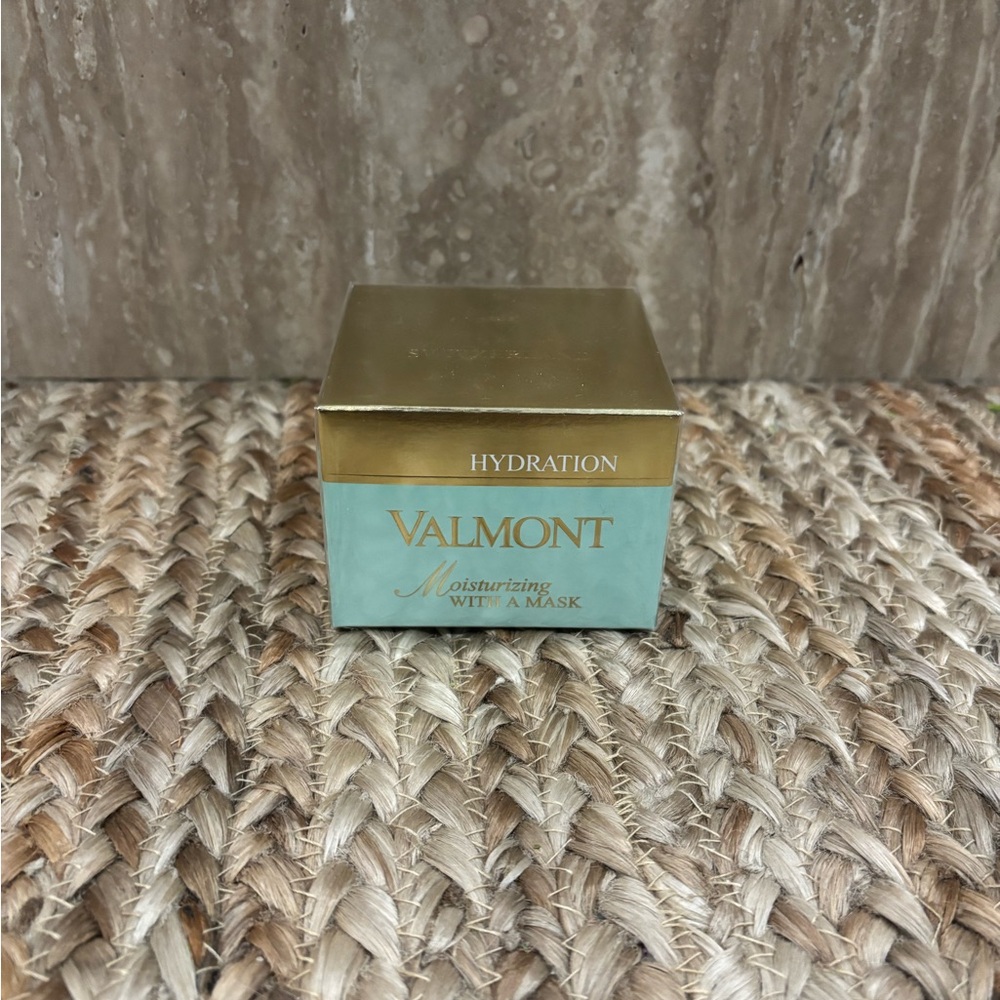 Brand new Valmont Moisturizing with a mask